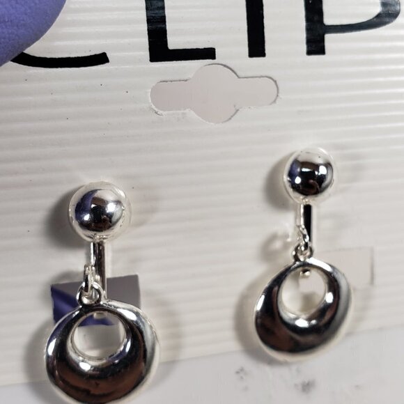 Women's Stunning Polished Silver tone Circle Hoop Clip-on Drop Earrings, 1-inch - Picture 3 of 7